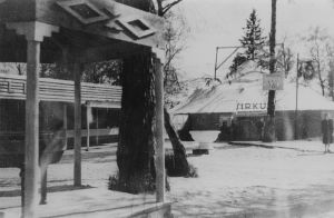 e: Yleisnäkymä Karhumäen rintamativolista, huvikentältä, 1942-1944.
