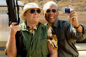 Jack Nicholson ja Morgan Freeman ottavat selfietä elokuvassa Nyt tai ei koskaan