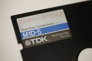 Commodore 64 -pelikopio disketillä.