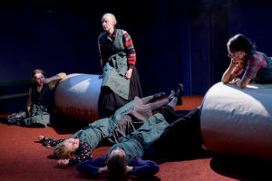 Foto från Veriruusut på KOM-teatern.