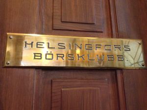 Kretsarna i branschen är små, säger Lindström. Skylten Helsingfors börsklubb