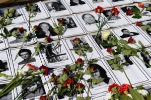 Utøyan ja Oslon terroriteoissa menehtyneiden muistomerkki Berliinissä terroriteon vuosipäivänä 2012. // Kuva: EPA/Matthias Balk