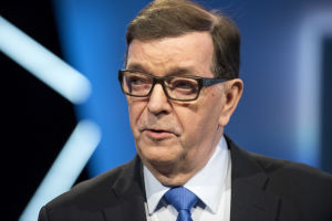 Paavo Väyrynen toimi pitkään Maaseudun säätiön hallituksen puheenjohtajana. Paavo Väyrynen TV1:n studiossa presidenttitentti-ohjelmassa 08.01.2018. Presidentinvaalit 2018, presidenttipäivät televisiossa