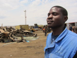 Julius Uupindi lämnade hemtrakten för att söka lyckan i Windhoek. Julius Uupindi jobbar med metallåtervinning i Windhoek.