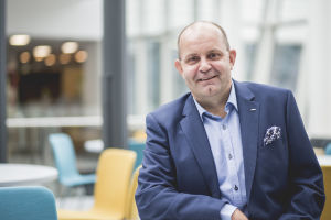 Enligt FSL:s ordförande Christer Holmlund är tanken med vitsordsreformen att skapa tydlighet och jämlikhet i bedömningen. FSL:s ordförande Christer Holmlund