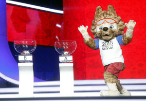 Väldigt populära Zabivaka har egenskaper som vargen vare sig i rysk eller någon annan tradition har. Han vann över en tigerastronaut och en katt (som i konkurrensen alltid skulle förlora) i omröstningen där ryssar fick rösta. Maskoten Zabivaka, VM i Ryssland 2018.