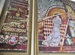 Minnet av påve Johannes Paulus II:s besök i Litauen för 25 år sedan lever starkt kvar. Minnet av påve Johannes Paulus II:s besök i Vilnius lever starkt kvar.