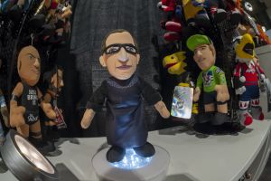 R.B.G.-lelu Toy Fair New York -tapahtumassa 2019. Kuva Ruth Bader Ginsburg -lelusta Toy Fare New York -tapahtumassa 2019.