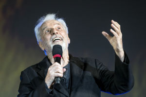 Elokuvaohjaaja Alejandro Jodorowsky löysi Gigerin ja vaikutti siten Alienin syntyyn. Myös Jodorowsky vaikutti Alieniin
