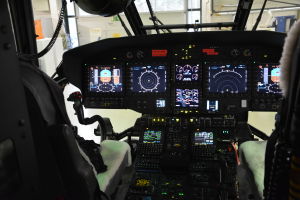 Instrumentbrädet inne i helikoptern.