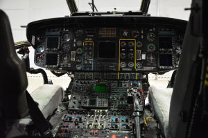 Instrumentbrädet inne i helikoptern.