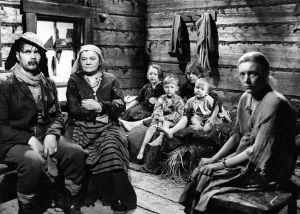 Kotimainen elokuva "Ryysyrannan Jooseppi". Näyttelijät Ari Laine (roolinimi PahkaPekka), Senni Nieminen (Ryysyrannan Retriika-ämmä), Hilkka Helinä (roolinimi Kaisa-Reeta Kenkkunen, Joosepin vaimo) sekä Kenkkusten lapset. 