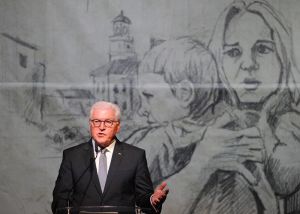 Tysklands president Frank-Walter Steinmeier talar i Warszawa den i september 2019, på 80-årsdagen av andra världskrigets utbrott. Tysklands president Frank-Walter Steinmeier talar i Warszawa den i september 2019, på 80-årsdagen av andra världskrigets utbrott.