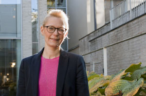 Ulrika Krook påminner om att det alltid är frivilligt att bli närståendevårdare. Porträtt på socialrätssakkuniga Ulrika Krook.