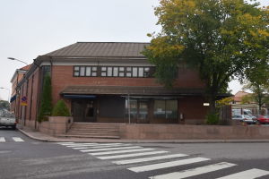 Den gamla banklokalen i centrum av Ekenäs blir en shoppinggalleria med uteservering mot Drottninggatan.