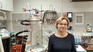 Mai Uibu i sitt laboratorium på Tallinns tekniska universitet.