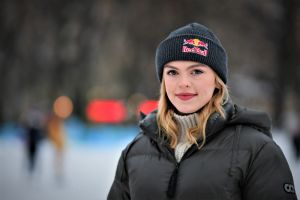 Coronaläget har satt Emmi Peltonens tävlingssäsong på paus på obestämd tid. Emmi Peltonen på uteis i Helsingfors.