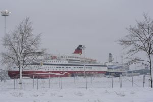 Både M/S Gabriella och Silja Serenade står i Åbo hamn och väntar på bättre tider. Ruotsinlaivoja Turun satamassa säilytyksessä.
