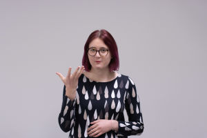 Elin Westerlund talar finlandssvenskt teckenspråk