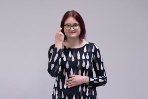 Elin Westerlund talar finlandssvenskt teckenspråk