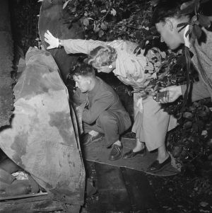 Naisetsivä työssään 1957