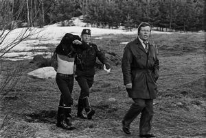 Poliisi pidätti takaa-ajon jälkeen rikoksesta epäillyn 1974.