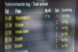 Sedan december är det Vy som driver nattåget till Luleå, inte SJ som förr. Tavla visar tågavgångar i Luleå.