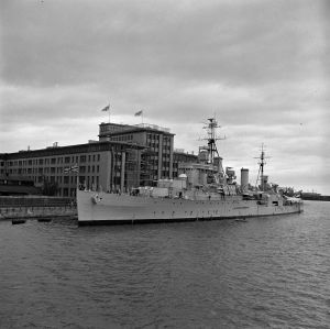 HMS Swiftsure, Ison Britannian Royal Navy -alus, joka saattoi prinssi Philipiä tämän matkalla Helsingin olympialaisiin