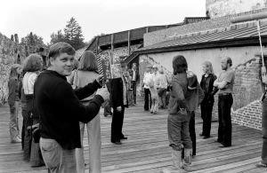 Kameramies Hannu Järveläinen työssä (1977).