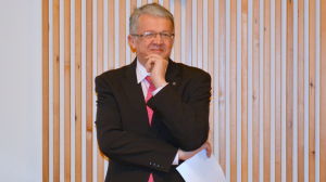 Familje- och omsorgsminister Juha Rehula. Minister Juha Rehula tentades av Kronobyfullmäktige.