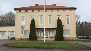 Alla avdelningar i Kimitoöns kommun försöker hitta lösningar som sparar pengar. Kommunshuset i Kimito