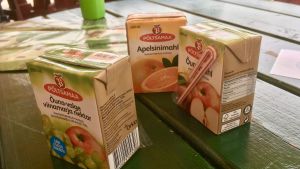 Det är inget fel på de här produkterna om du ser dem som godis, men hälsosamma måltidsdrycker är de inte. Juice i engångspaket för barn