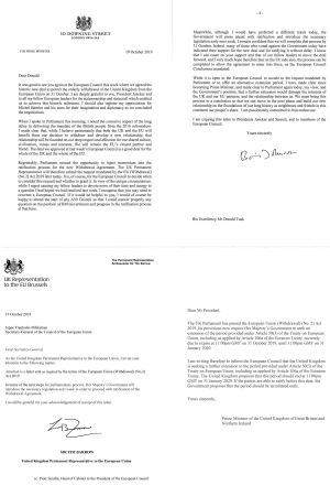 Boris Johnsons brev till EU. Nere till höger brevet som begär om brexituppskov som Johnson inte undertecknat. Bredvid det ett följebrev av den brittiska EU-ambassadören. Uppe Johnsons brev till rådsordföranden Donald Tusk där Johnson förklarar att han egentligen inte vill ha något uppskov. Boris Johnsons brev till EU med begäran om uppskov och ett förklarande brev där han motsätter sig det.