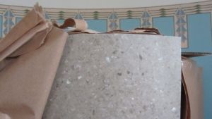 Golvmaterialen i gymnasiet började bytas ut i april. renoveringen av golven i lovisa gymnasium april 2016