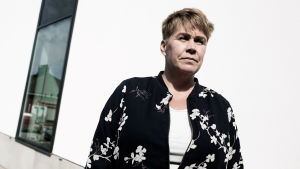 Genom nålbytesstationer och öppna caféer kunde vården bättre nå klientelet, säger Monica Kainulainen. Monica Kainulainen