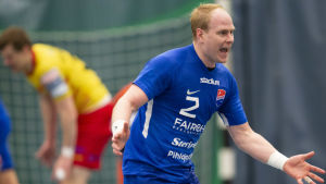 Benny Broman har varit stabil men kan höja sin nivå ytterligare. Dickens Benny Broman jublar under den första handbollsfinalen mot Cocks våren 2019.