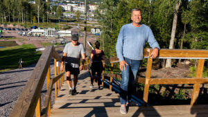 Per Högström är nöjd över hur pop konditionstrapporna är. Per Högström mitt i trappan.