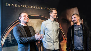 Närbild på Dome Karukoski, klipparen Harri Ylönen och regiassistenten Antti Lahtinen inför lanseringen av Tolkien. Närbild på Dome Karukoski, klipparen Harri Ylönen och regiassistenten Antti Lahtinen.