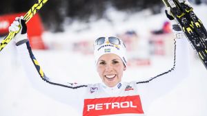 Charlotte Kalla har vunnit 18 stortävlingsmedaljer under karriären. Charlotte Kalla jublar, Planica 2018.