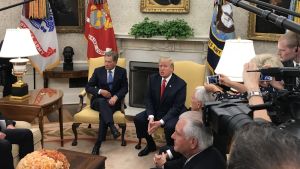 Sauli Niinistö och Donald Trump i Ovala rummet, Vita huset.