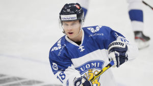Vili Saarijärvi fick dra på sig landslagströjan i säsongens första EHT-turnering i november. Vili Saarijärvi fick dra på sig landslagströjan i säsongens första EHT-turnering i november.