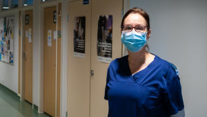 Under en dag kan det bli upp till 30-40 samtal för Anette Hansen. Anette Hansen på Näse hälsostation.
