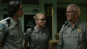 Adam Driver, Chloë Sevigny, Bill Murray spelar poliserna som ska skydda den idylliska amerikanska småstadens invånare. Bild på skådespelarna Adam Driver, Chloe Sevigny och Bill Murray som medverkar i filmen "The Dead Don't Die".