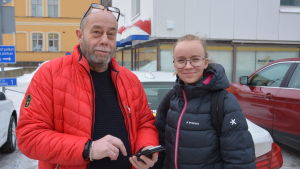 Harry Mäenpää och Linn Nylund. Trafiklärare Harry Mäenpää och hans elev Linn Nylund.