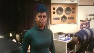 Renae Rae i studion. Den engelska sångerskan Renae Rain i inspelningsstudion i Tallinn.
