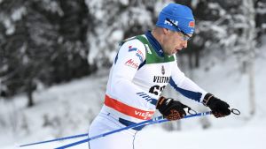 Lari Lehtonen bröt tån i höstas och har inte ännu funnit toppformen. Lari Lehtonen skidar.