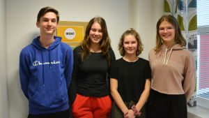 Daniel Berg, Janina Valkola, Maya Kronqvist och Isabel Rautamo. Daniel Berg, Janina Valkola, Maya Kronqvist och Isabel Rautamo