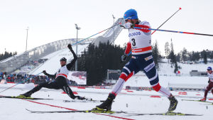Spurtduellen mellan Dario Cologna och Martin Johnsrud Sundby var jämn. Dario Cologna, Martin Johnsrud Sundby.