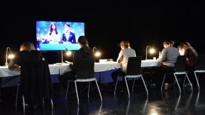 Juryn ser på generalrepetitionen där också Petra Mede och Måns Zelmerlöw övar. Finlands nationella Eurovisionsjury år 2016.