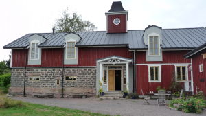 Restaurang Back Pocket och hotellet Nestor i Österretais, Korpo. Ett gammalt fähus i Korpo har renoverats till ett litet hotell
